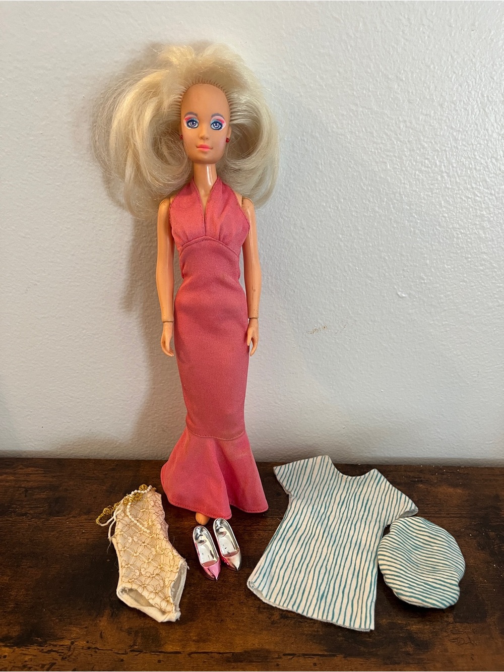 Vintage 1986 Jem Jerrica Doll Lot Clothes Mego Cher Dress 1987 Glitter Gold